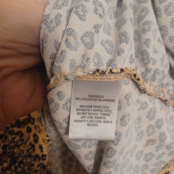 Derek Heart Cross Front Leopard Print Top Plus Sz 3X - Picture 3 of 4